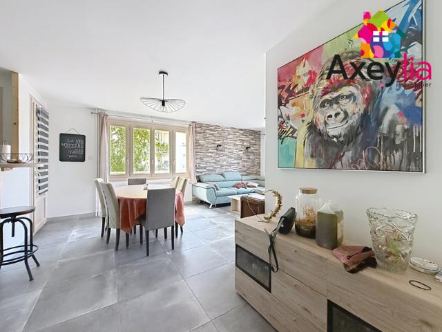 A VENDRE RIORGES APPARTEMENT T4 ENTIÈREMENT RÉNOVÉ AVEC