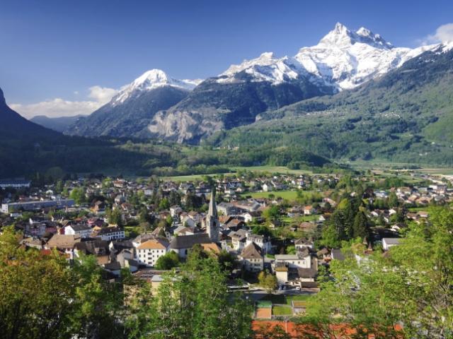 À vendre SA avec 4 appartements loués à Bex rendement net 4.89 %