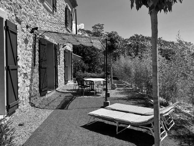 A VENDRE SAINT ANTONIN DU VAR un ensemble de deux maisons en pierre rénovées indépendantes sur 2495 m² de terrain