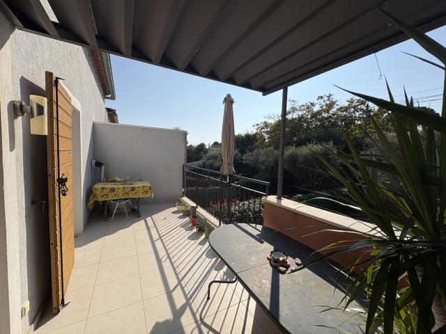 A VENDRE SAINT CYR LES LECQUES T3 51 M2 AVEC GRANDE TERRASSE ET STATIONNEMENT