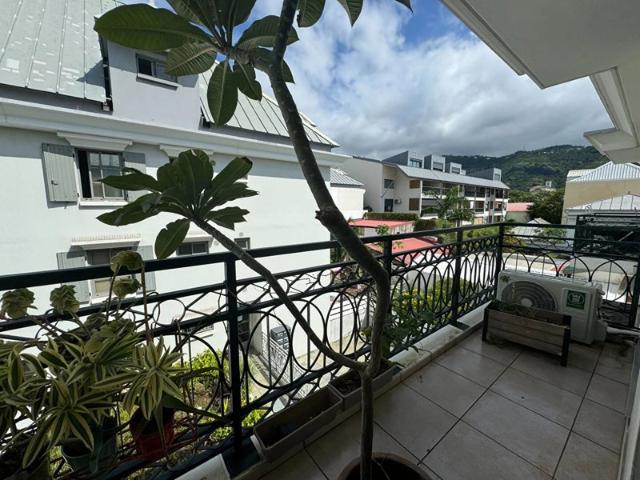 A VENDRE Saint Denis centre ville Appartement T3 carré d'or dernier étage avec ascenseur