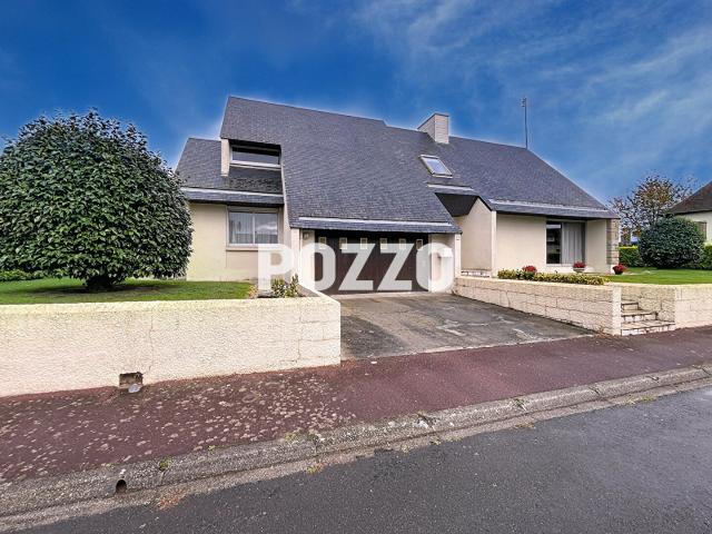 A Vendre Saint Hilaire Du Harcouet Maison 5 pièce s 129 m2 Vie de Plain Pied Centre ville Garage