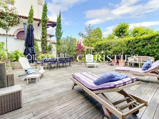 À vendre Saint Jean de Luz Appartement avec jardin proche de la plage