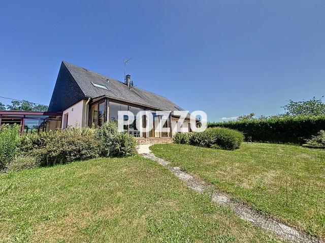 A VENDRE SAINT JEAN DES CHAMPS Maison de 220 m2 avec hangar 140m2 Calme vue dégagée sur la campagne