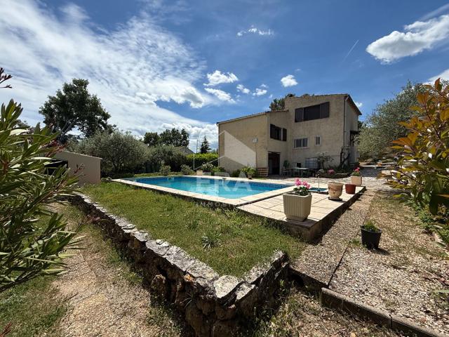 A VENDRE SAINT MAXIMIN LA SAINTE BAUME MAISON T5 DE 100 M2 SUR 1975 M2 DE JARDIN GARAGE PISCINE