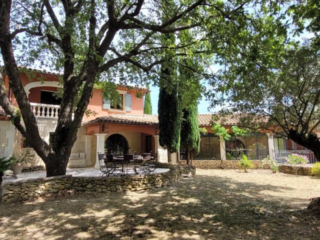 A vendre Saint paul trois chateaux Maison 5 chambres avec pi. 220m² Saint Paul Trois Châteaux