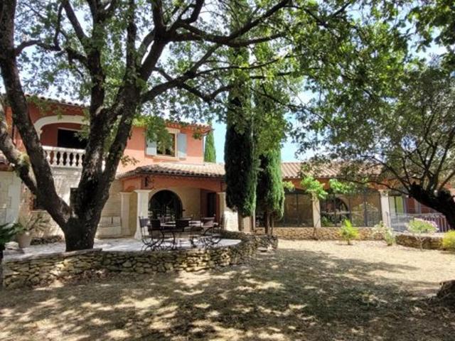 A vendre Saint paul trois chateaux Maison 5 chambres avec piscine