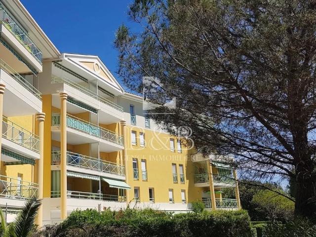 A vendre SAINT RAPHAEL appartement 2 pièces avec garage VEND