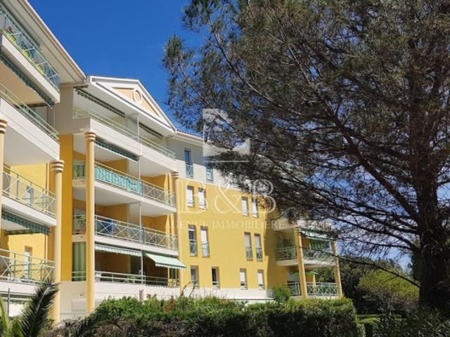 A vendre SAINT RAPHAEL appartement 2 pièces avec garage VEND
