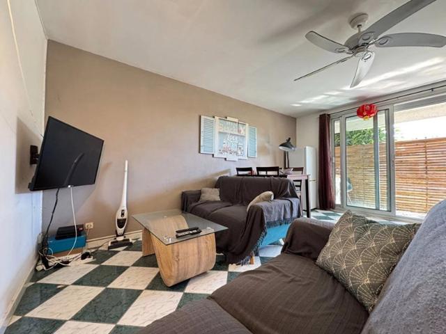 A VENDRE Sainte Clotilde au Chaudron Appartement T5 meublé de 84 m2 carrez
