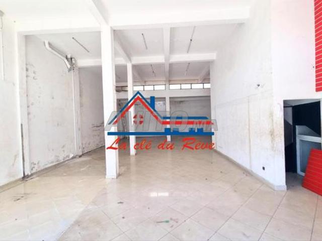 À Vendre – Saroute d'un Local 320m Av Menzeh Rabat