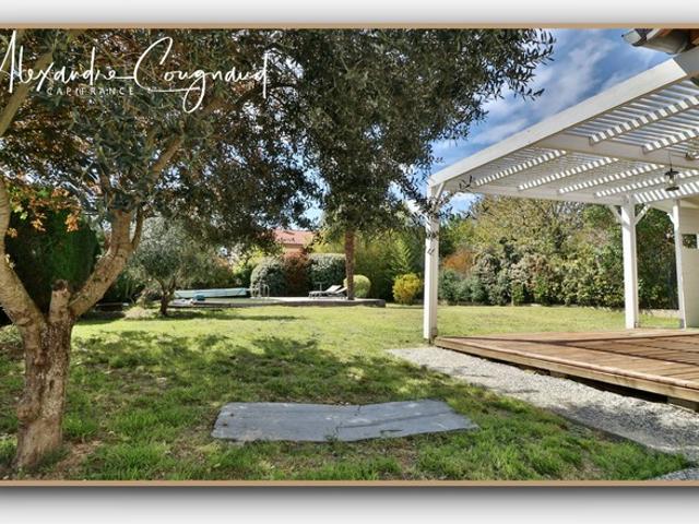 A vendre Sémalens 81 Maison en pierre P5 rénovée d'environ 134 m² avec jardin