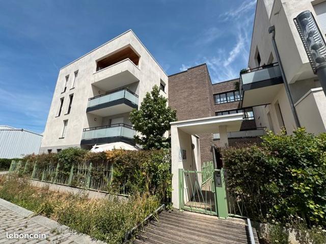 A vendre secteur Docks appartement F3 avec balcon et parking