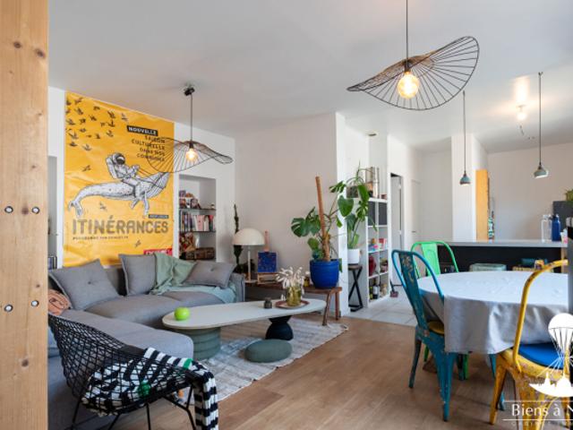 A VENDRE SEVREMOINE LOCAL VITRINE COMMERCIALE APPARTEMENT HANGAR LOFT