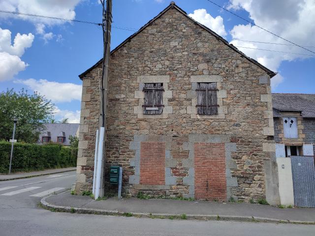A VENDRE SOQUET IMMOBILIER ENTREPOT A RENOVER EVRAN