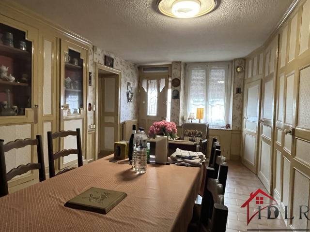 À VENDRE: Spacieuse maison de 165 m² à Voisey, proche de Bourbo