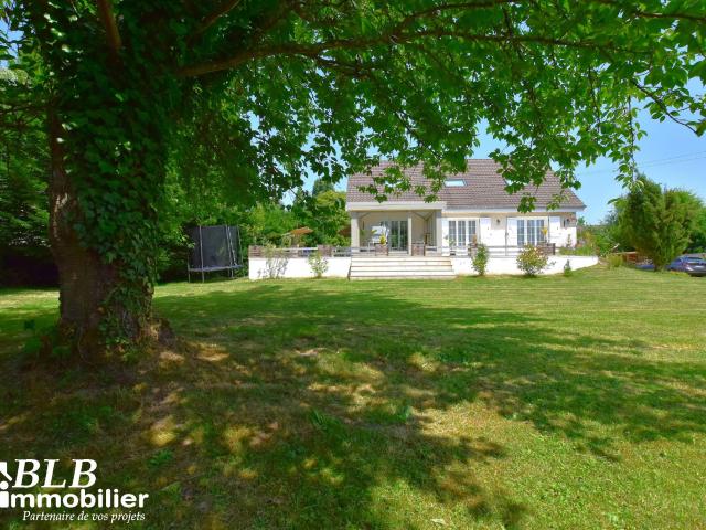 A VENDRE Spacieuse maison 8 pièces avec sous sol total