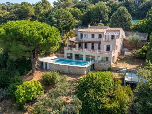 À vendre – Spacieuse villa familiale avec piscine à Saint Paul de Vence