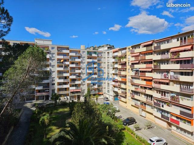 SOUS OFFRE À vendre spacieux 4 pièces traversant avec balcon, cave et box fermé 86 m²
