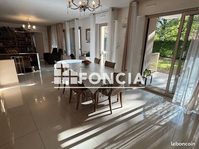 A vendre spacieux t7 avec jardin