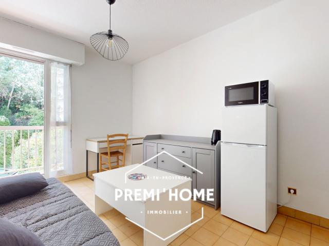 A VENDRE STDUIO MEUBLE AVEC CAVE ET PLACE PRIVATIVE AUX OUEST