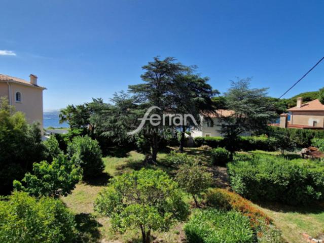 A vendre, Ste Maxime, maison composée de 2 appartements