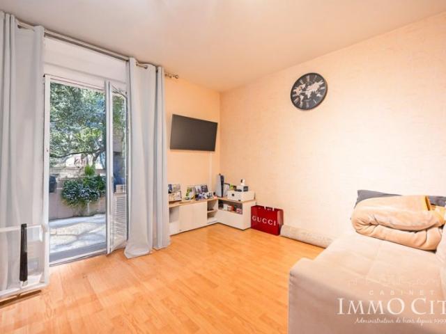 A VENDRE / STUDIO 27 M2 et TERRASSE 26m2/ 93110