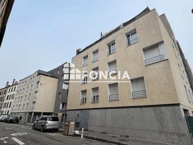 À VENDRE – STUDIO 32 m² – NANCY – IMMEUBLE RÉCENT & ISOLÉ – PARKING PRIVATIF – ACCÈS & NORMES PMR – PROFESSION LIBÉRALE POSSIBLE