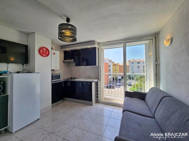 A VENDRE, studio cabine de 25m² si souhaité vendu meublé place de parking privée résidence le Colisée Le CAP D'AGDE 34