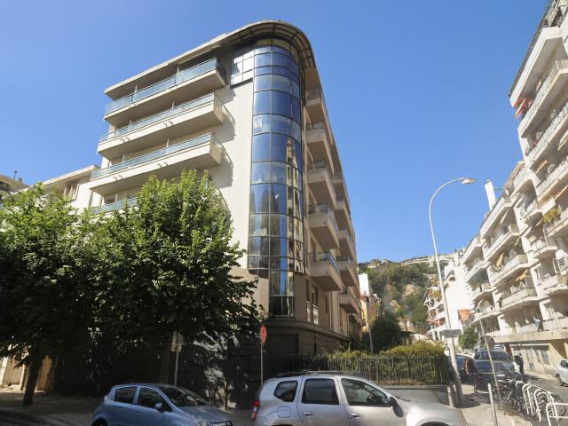 A VENDRE STUDIO avec Terrasse à NICE SAINT SYLVESTRE BAISSE DE PRIX