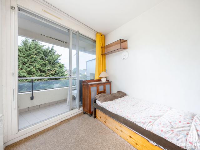 A vendre, studio avec balcon, vue dégagée, au pied de la plage de l'Ecluse à Dinard