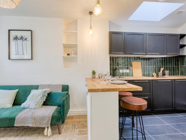 A VENDRE STUDIO avec coin nuit 22 m² refait à neuf