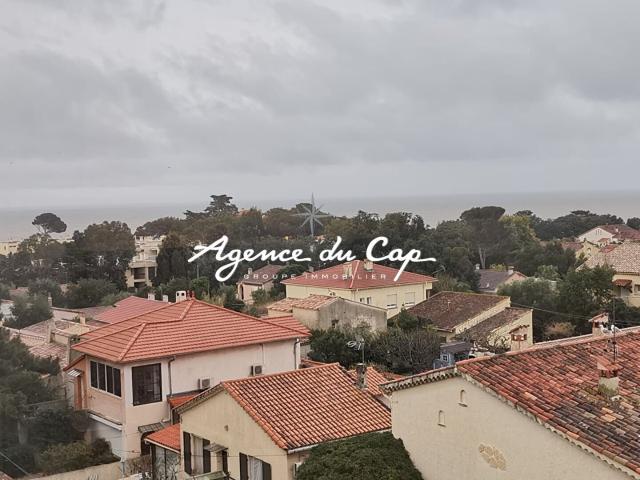 A VENDRE STUDIO AVEC LOGGIA AMENAGEE ET PLACE DE PARKING VUE ME