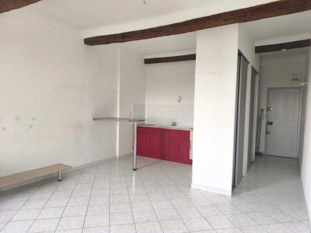 À VENDRE – Studio de charme en EXCLUSIVITÉ sur le port de Sanary