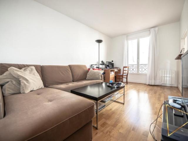 À vendre Studio en étage élevé sur cour