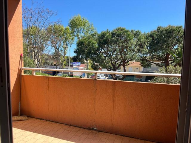STUDIO AVEC TERRASSE A VENDRE