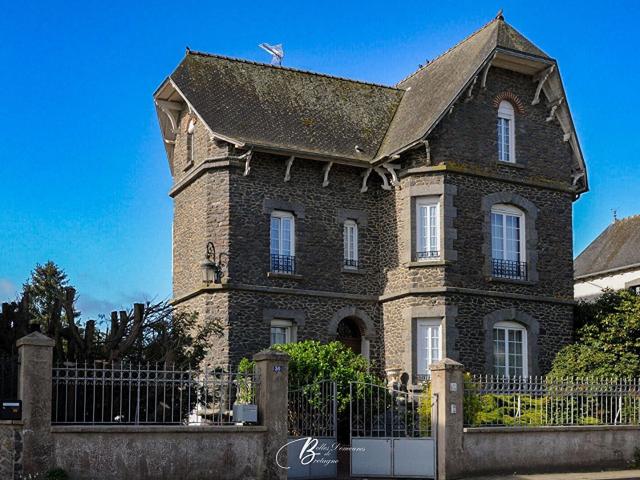 A vendre Superbe maison bourgeoise avec jardin arboré,7 cha. 260m² Le Mené