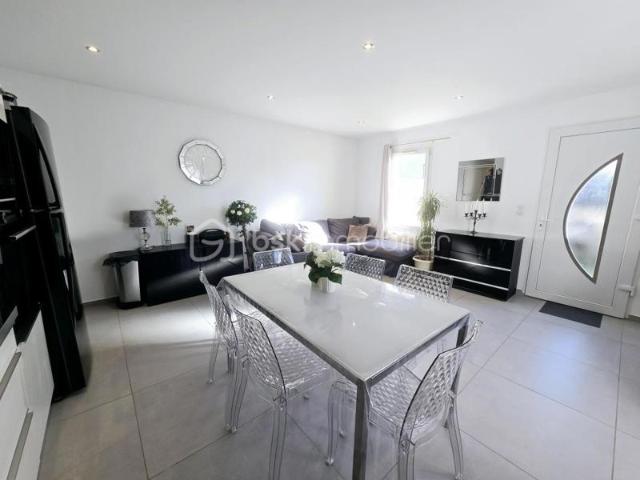 À Vendre – Superbe Appartement Rénové avec Terrasse à Villelaure