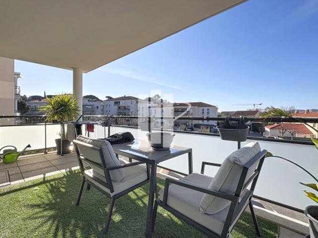 À vendre, superbe appartement 2 pièces de 49 m2 avec terrass