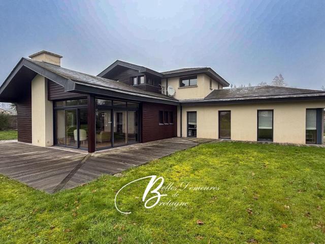 A vendre superbe contemporaine aux portes de la ville, Côtes. 256m² Loudéac