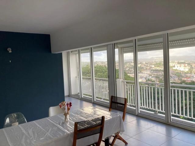 À Vendre Superbe F4 avec Vue mer Imprenable mer et sur la Capitale FORT DE FRANCE