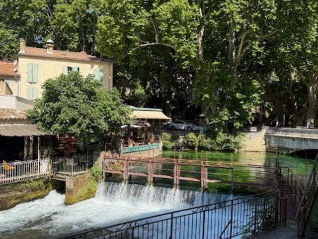A vendre ! Superbe local commercial de 48 m2 en bord de Sorgues à Fontaine de Vaucluse