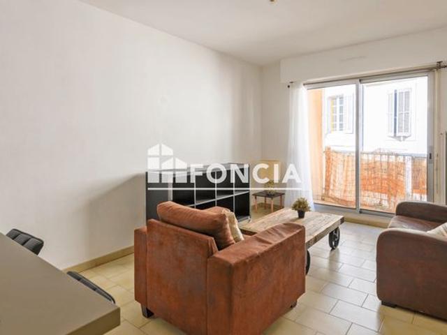 À vendre – Superbe T2 rénové avec balcon en centre ville de Nîmes