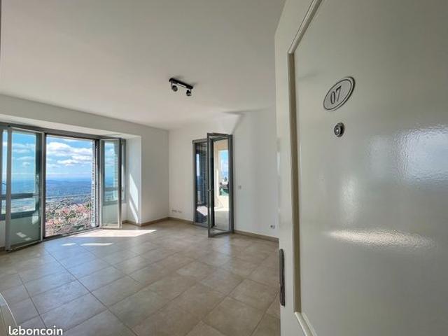 À vendre superbe T3 avec double stationnement dans une résidence bourgeoise prisée à Grasse