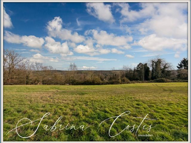 ✨ À vendre – Superbe terrain d’environ 2 950 m² avec vue, à Saint Pierre de Bailleul ✨