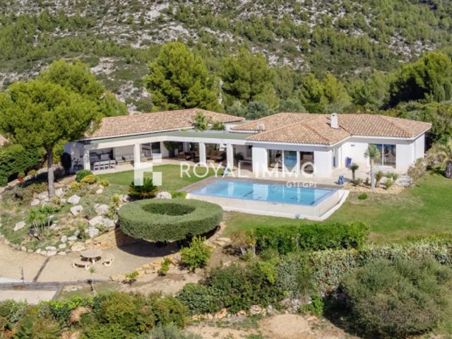 À Vendre Superbe Villa Contemporaine avec Vue Panoramique