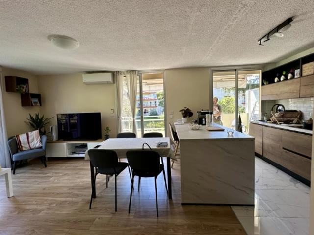 A VENDRE Superbe 3 pièces rénové avec terrasse et garage Nice. bd Napoléon III