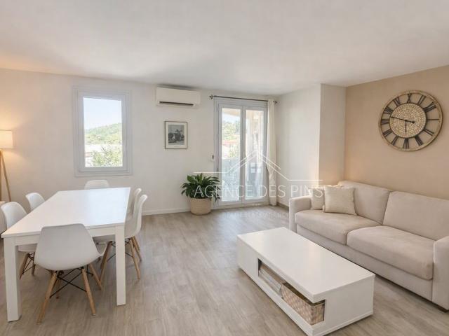 A Vendre Superbe 3 Pieces Renove Dernier Etage Place Des P. 65m² Châteauneuf Grasse