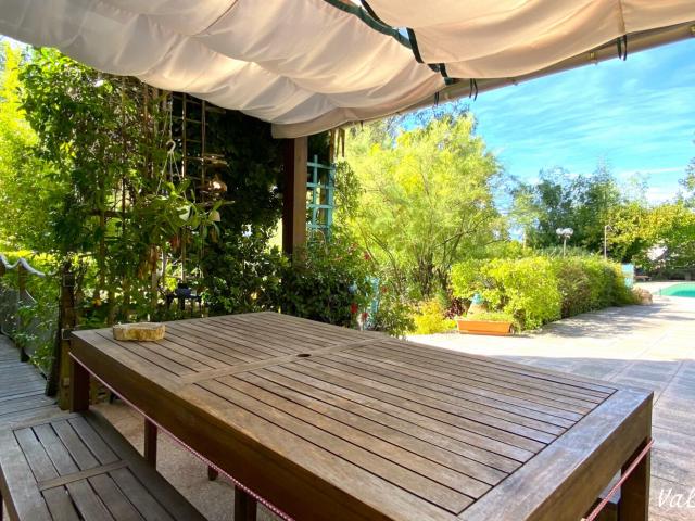 A VENDRE SUR GAREOULT: Maison Type 6 153m2 AU CALME
