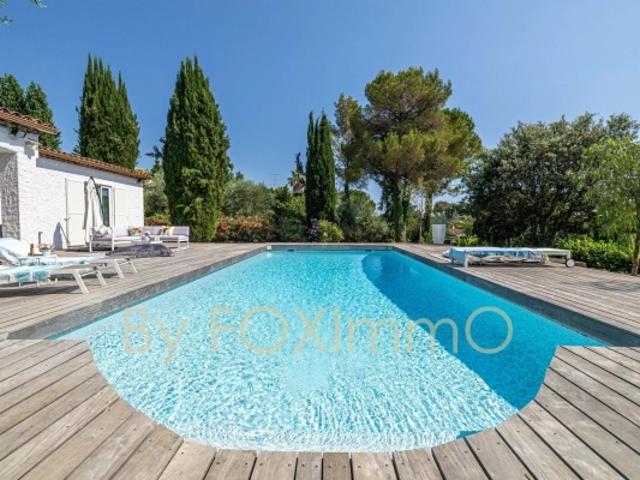 A VENDRE sur la côte d'Azur, Saint Paul, villa plein pied, rénovée, calme, piscine, jardin plat, double garage